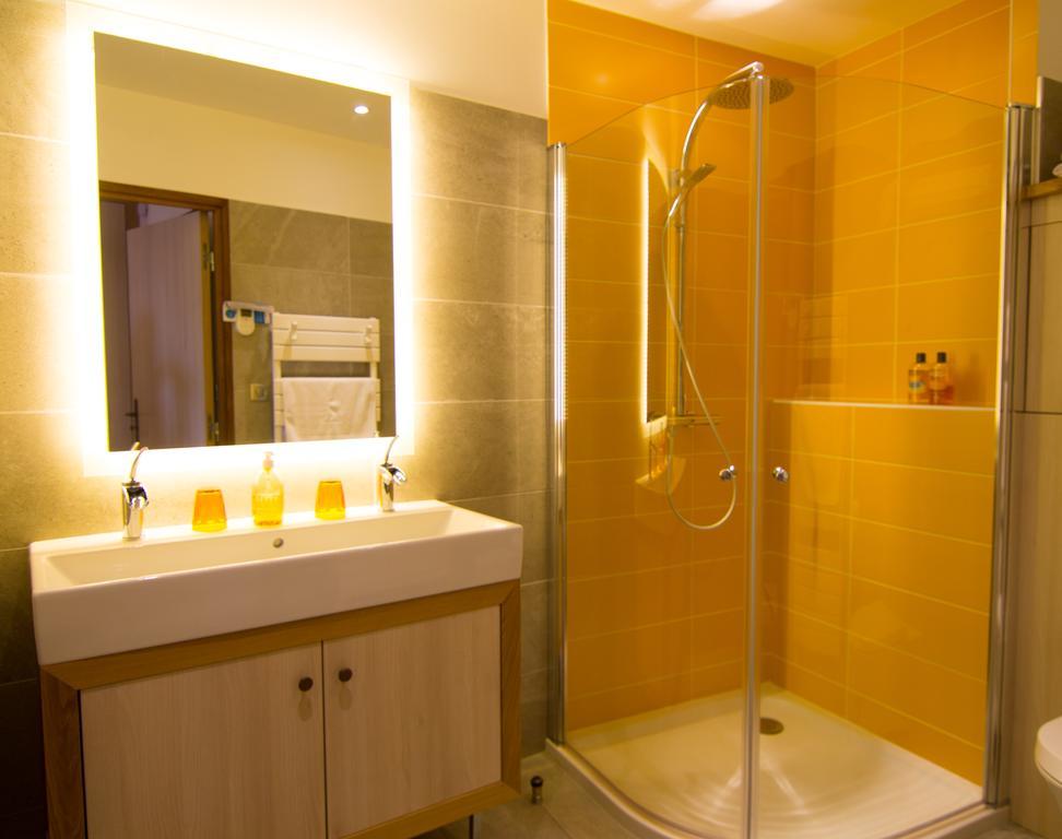 Gites Le Lancelot Ambierle Exterior photo